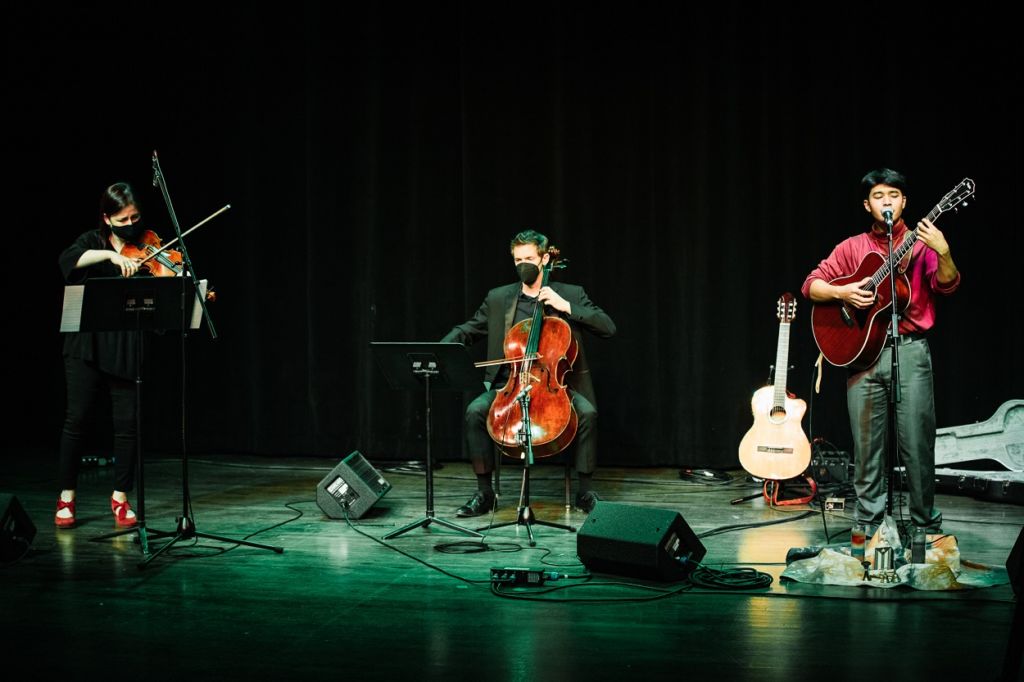 Kari Giles (violin), Jeremy Lamb (cello), and Quisol. WDAV photo.