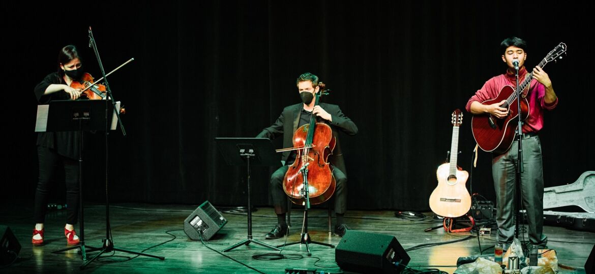 Kari Giles (violin), Jeremy Lamb (cello), and Quisol. WDAV photo.