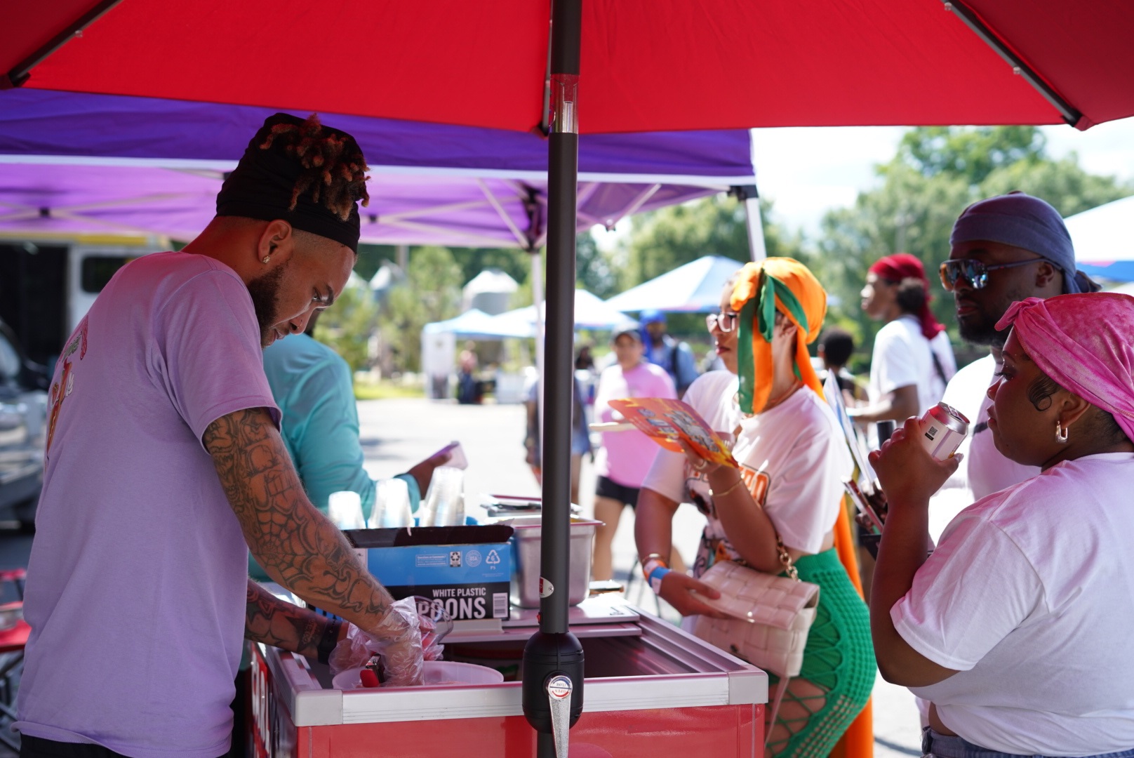 Durag Fest attendees purchase wares from a local vendor. 